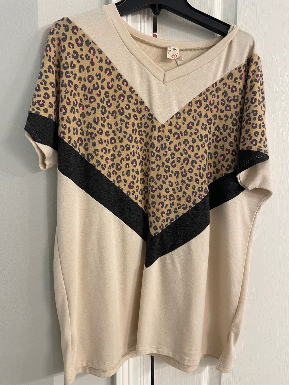 7th Ray Leopard Chevron V‑Neck Top in Beige and Black